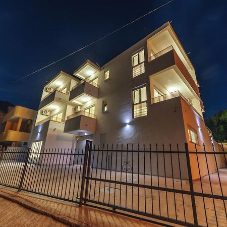 Ferienwohnung Harasta Lux Bar Exterior foto