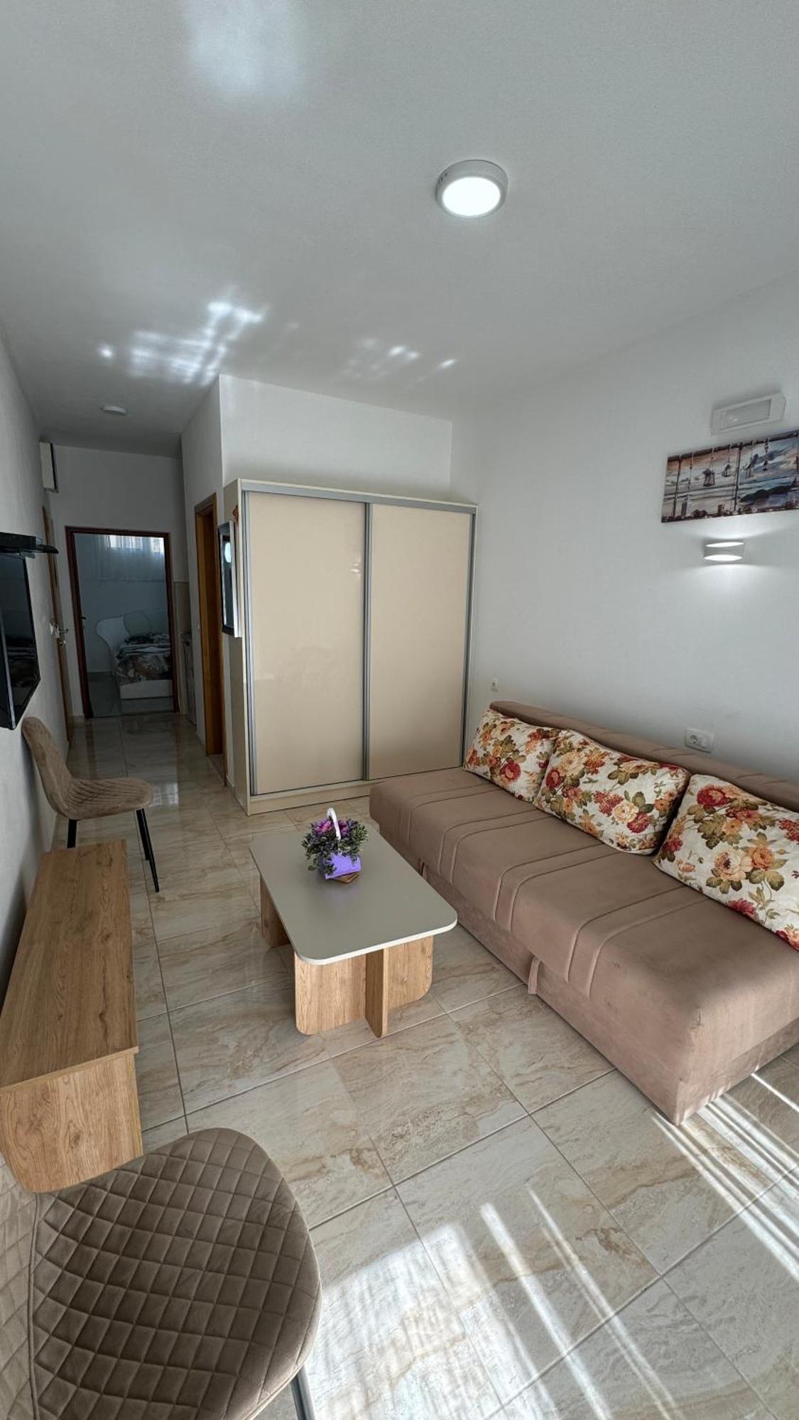 Ferienwohnung Harasta Lux Bar Exterior foto