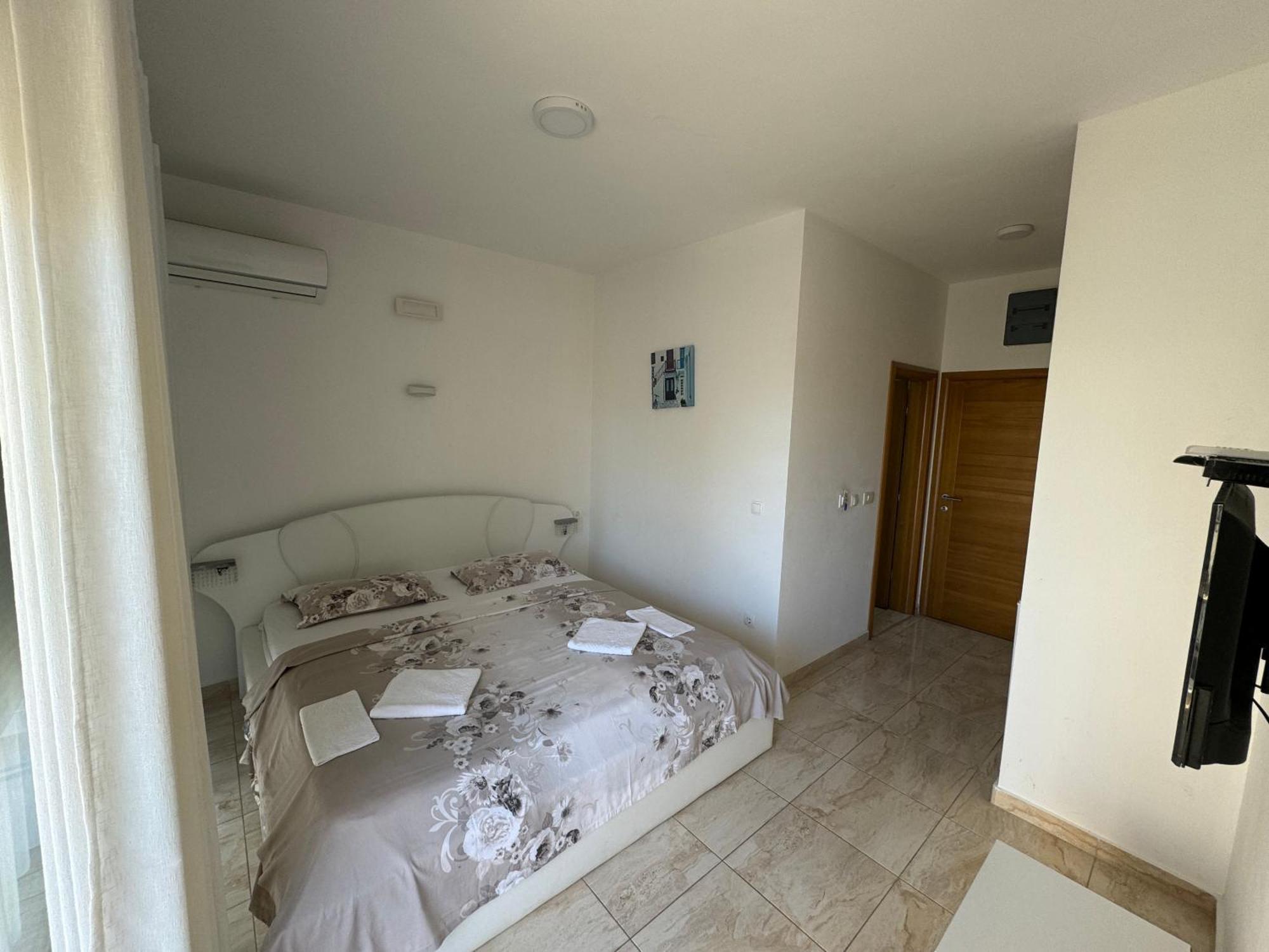 Ferienwohnung Harasta Lux Bar Exterior foto