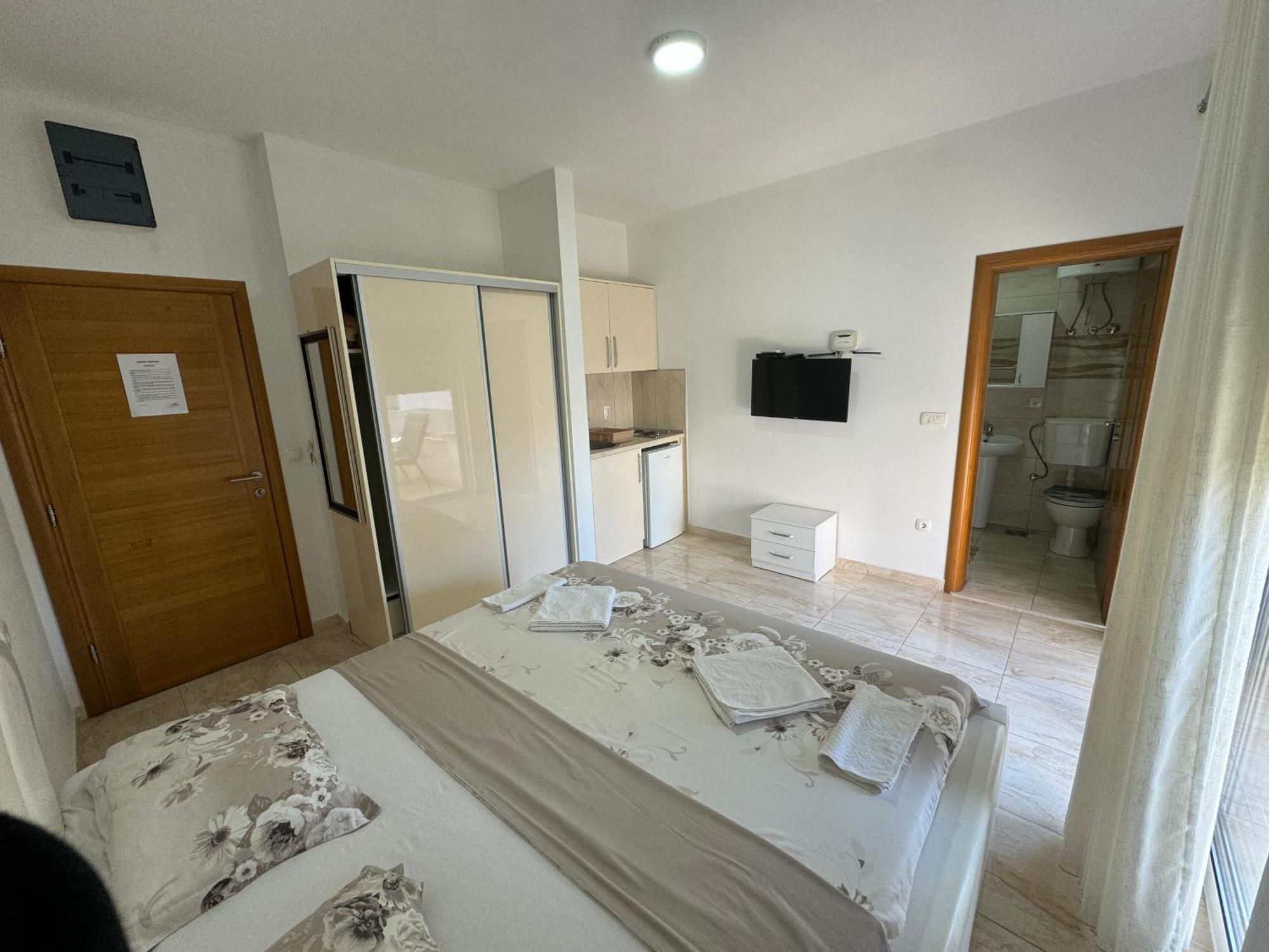 Ferienwohnung Harasta Lux Bar Exterior foto