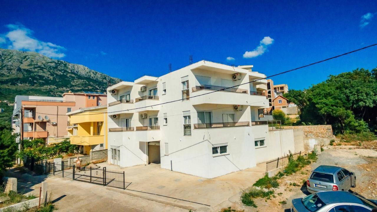 Ferienwohnung Harasta Lux Bar Exterior foto