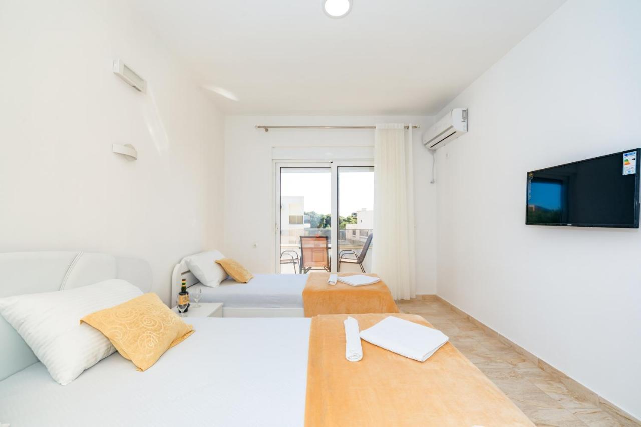 Ferienwohnung Harasta Lux Bar Exterior foto
