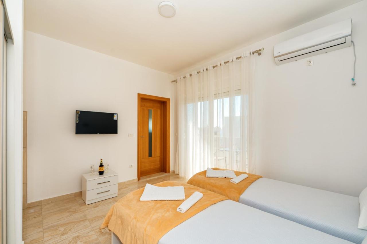 Ferienwohnung Harasta Lux Bar Exterior foto