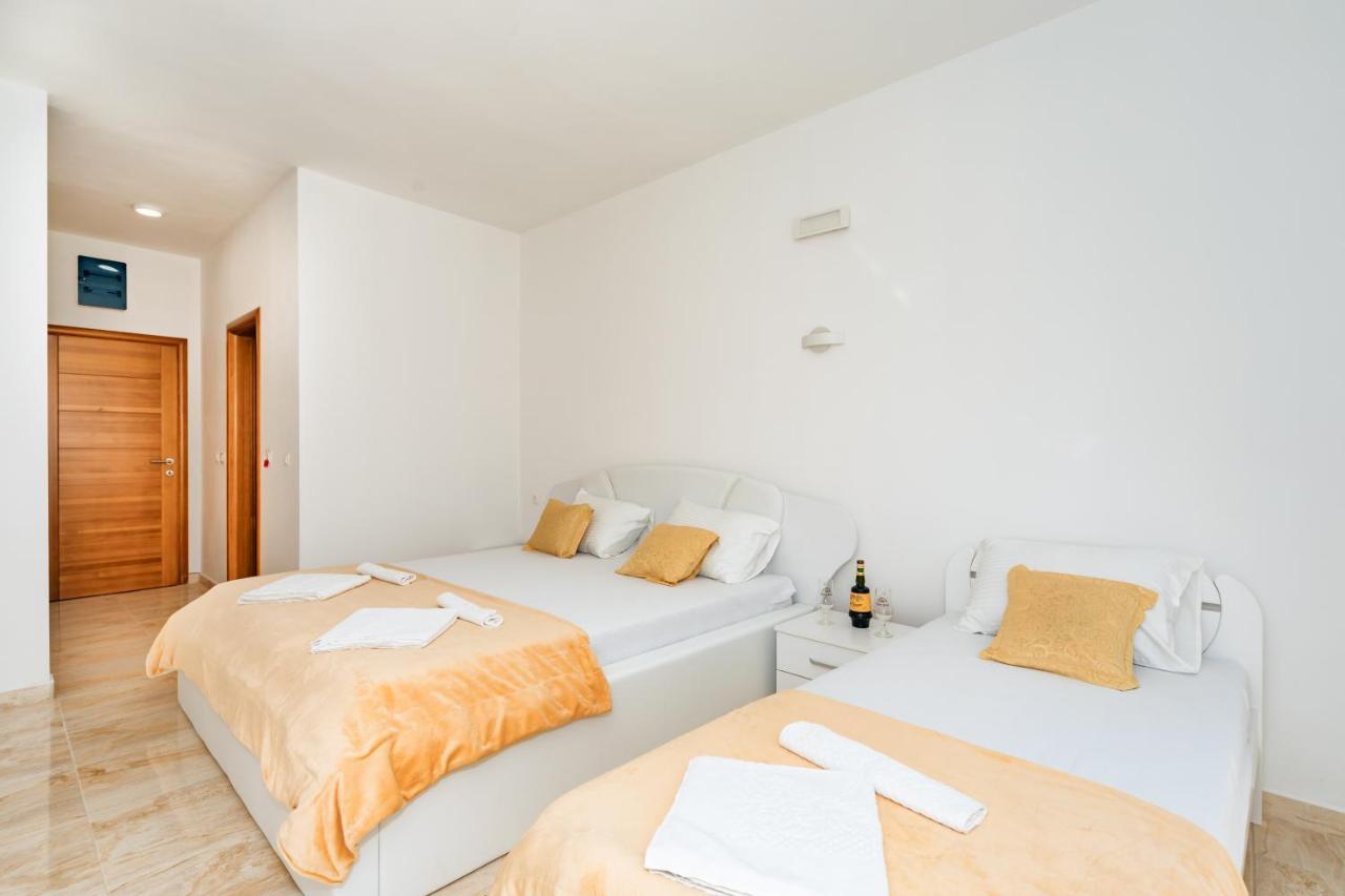 Ferienwohnung Harasta Lux Bar Exterior foto